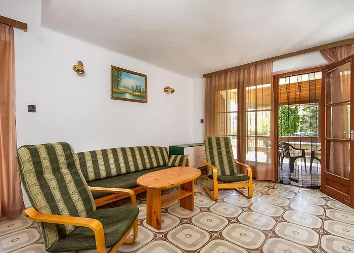 Familia Nyaralo 16 Daire