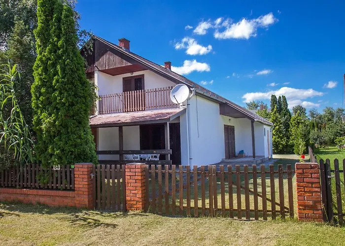 Familia Nyaralo 16 Daire *